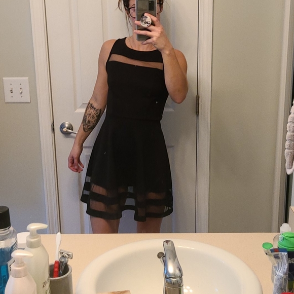 Dress - Picture 4 of 4